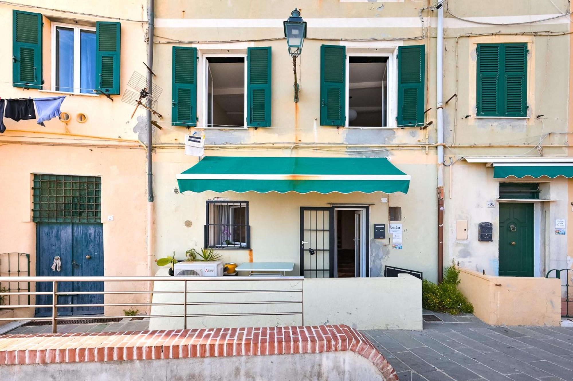 Apartment Baian Genua